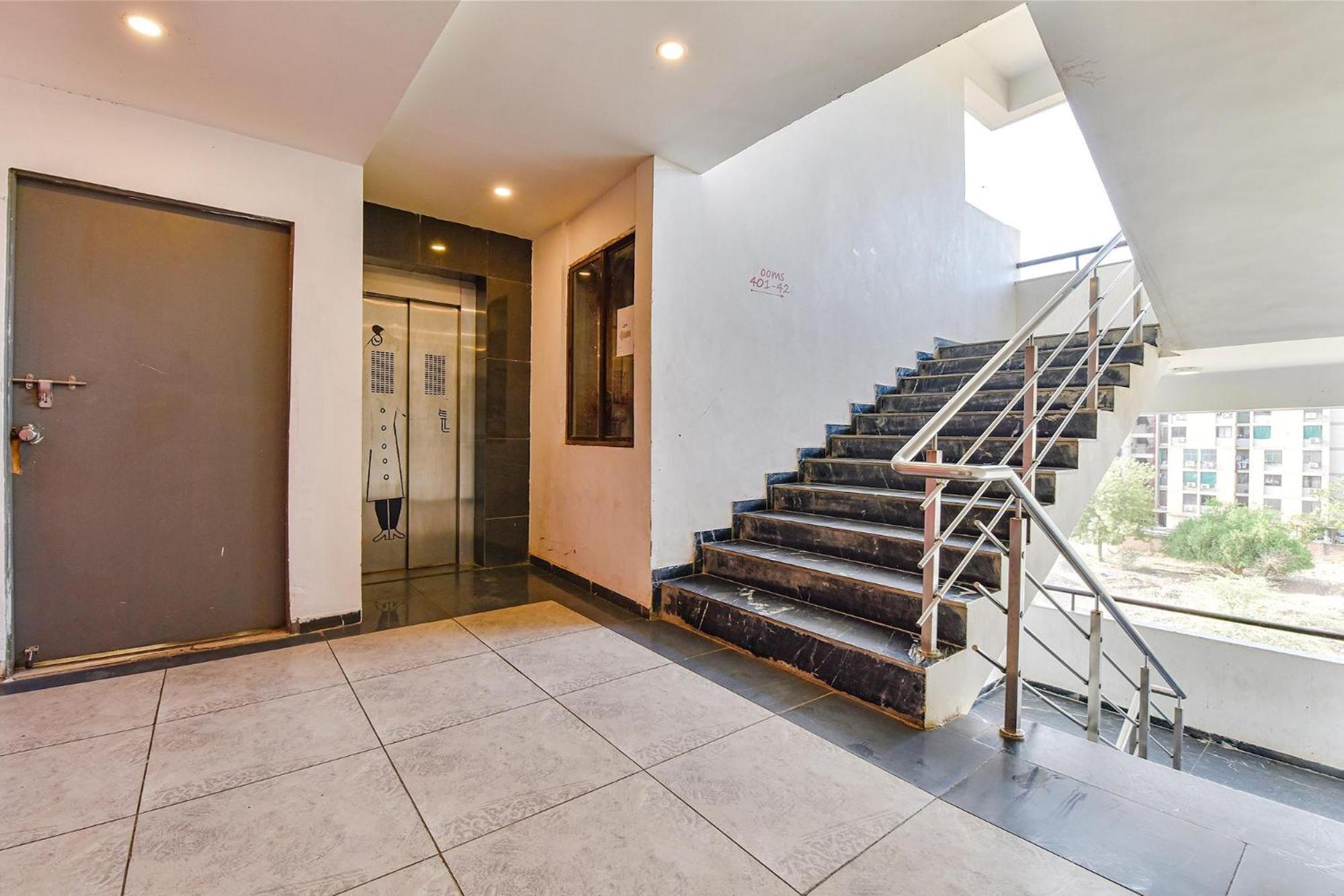 Fabhotel Ny Townhouse Ahmedabad Exterior photo