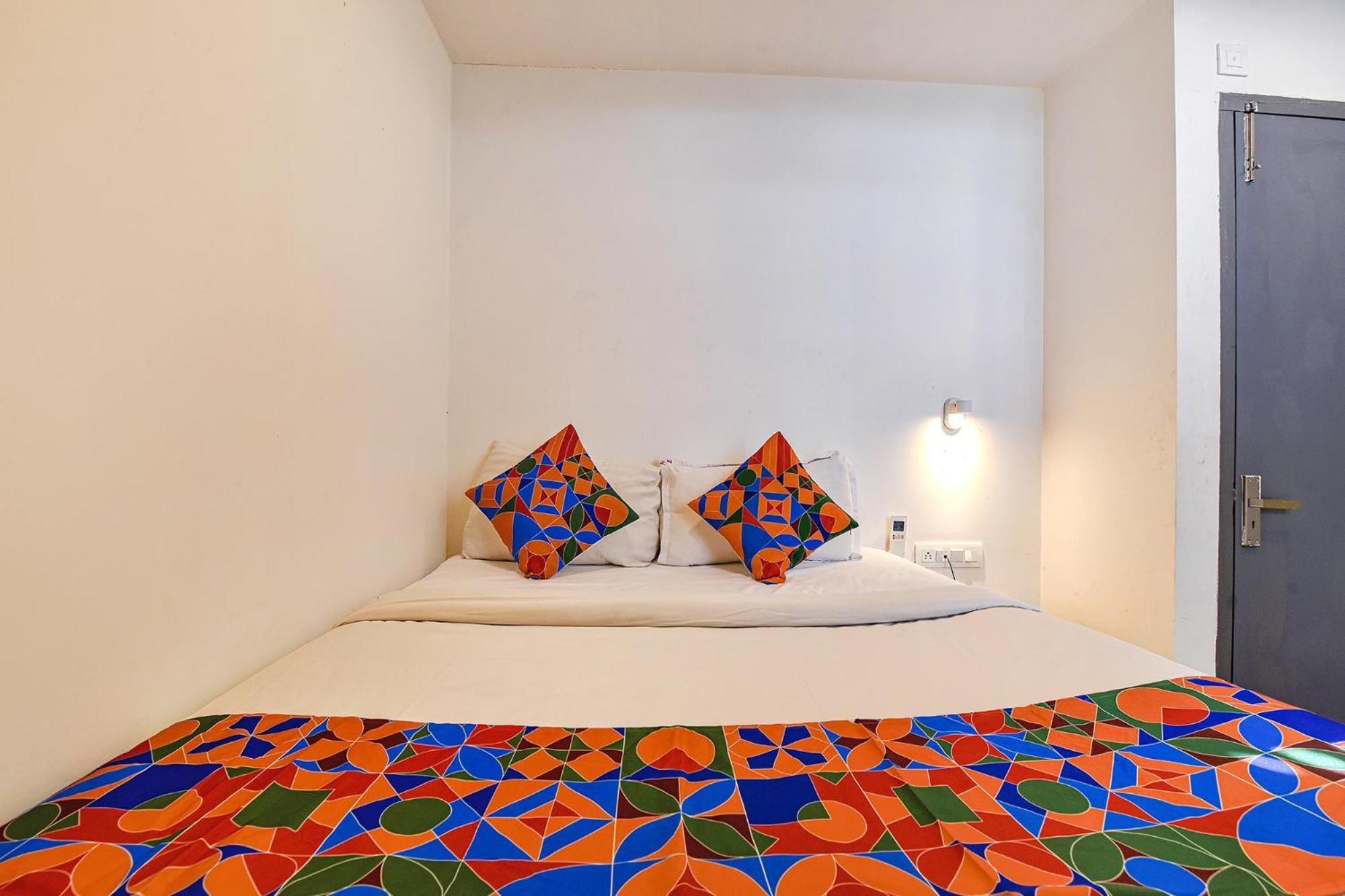 Fabhotel Ny Townhouse Ahmedabad Exterior photo