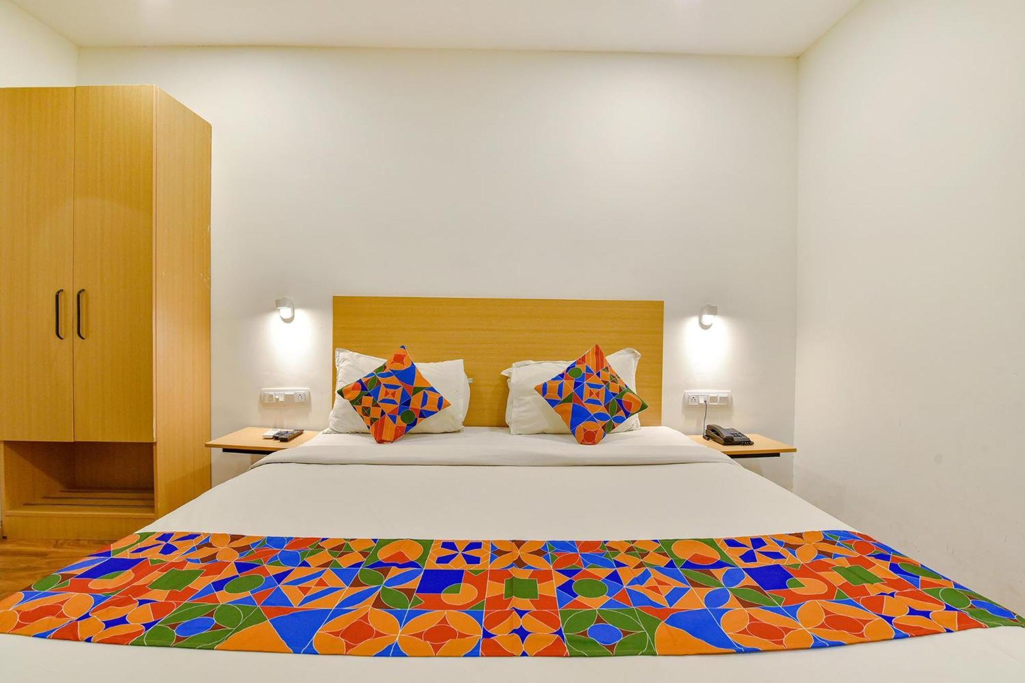 Fabhotel Ny Townhouse Ahmedabad Exterior photo