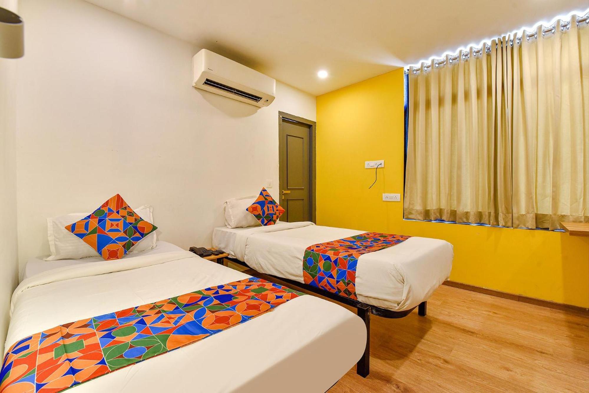 Fabhotel Ny Townhouse Ahmedabad Exterior photo